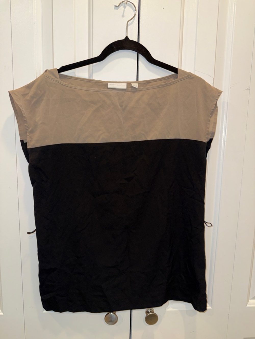 Colorblock Boatneck Top in Taupe and Black‎
